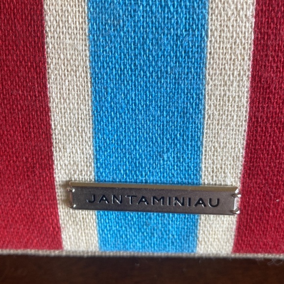 Jantaminiau Travel Case with Navy Blue Sleep Mask - Picture 2 of 10